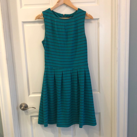 Cute Dress with zipper and pockets - Picture 1 of 4